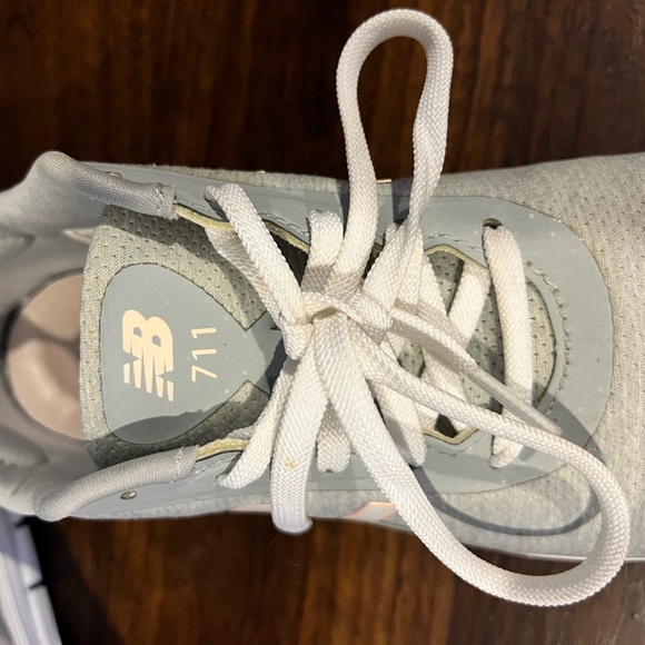 New Balance 711 Sneakers - Picture 6 of 6